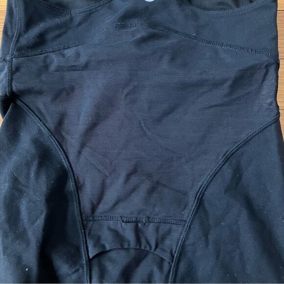 Lululemon Black Mesh Crossover Built-In Sports Bra Workout Tank 4 Gym Fitness - Picture 10 of 10